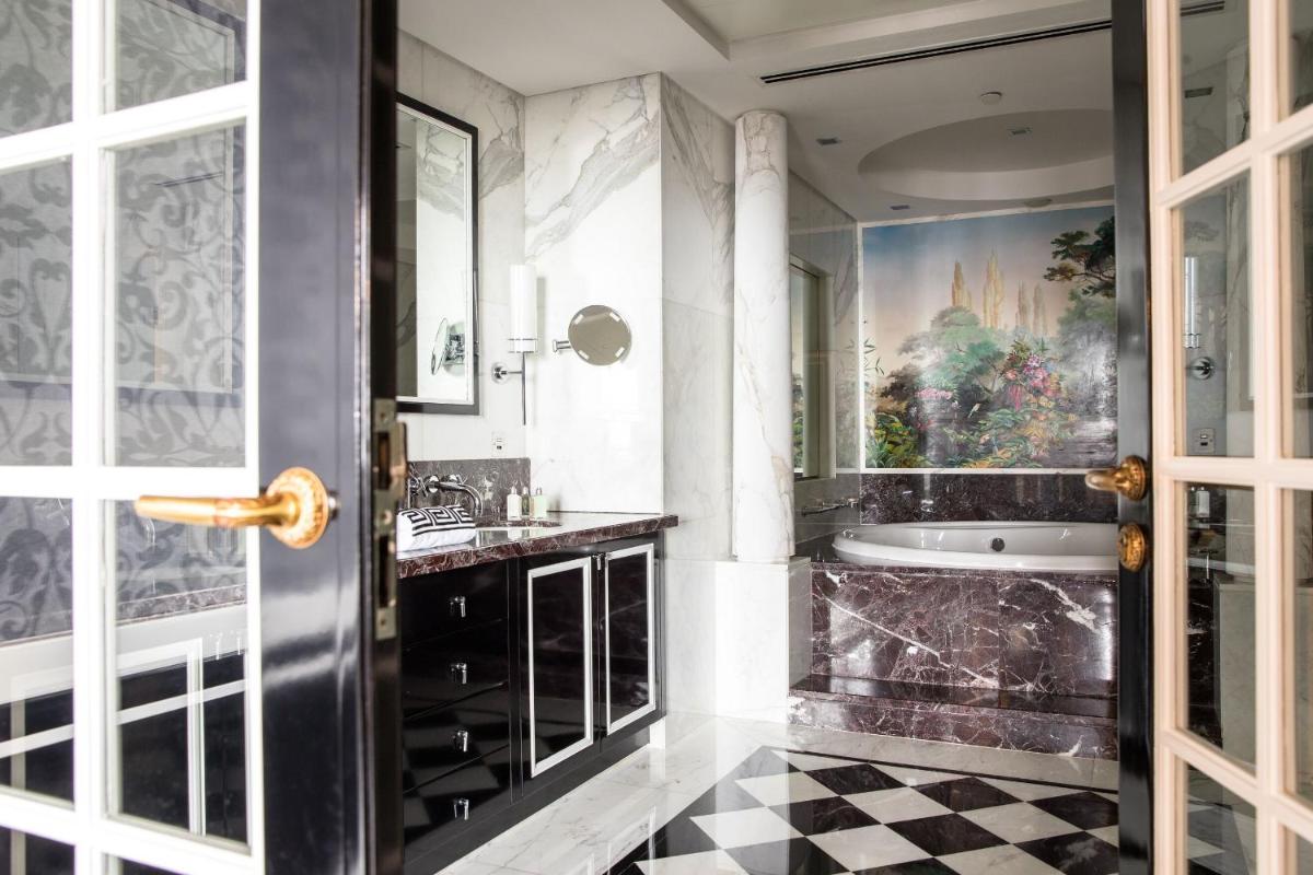 Jumeirah Emirates Towers Dubai