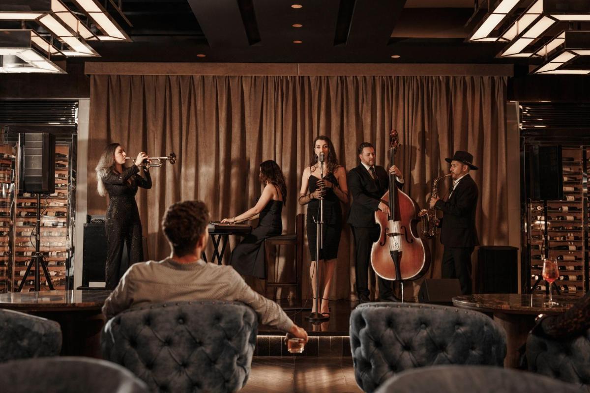 Jumeirah Emirates Towers Dubai