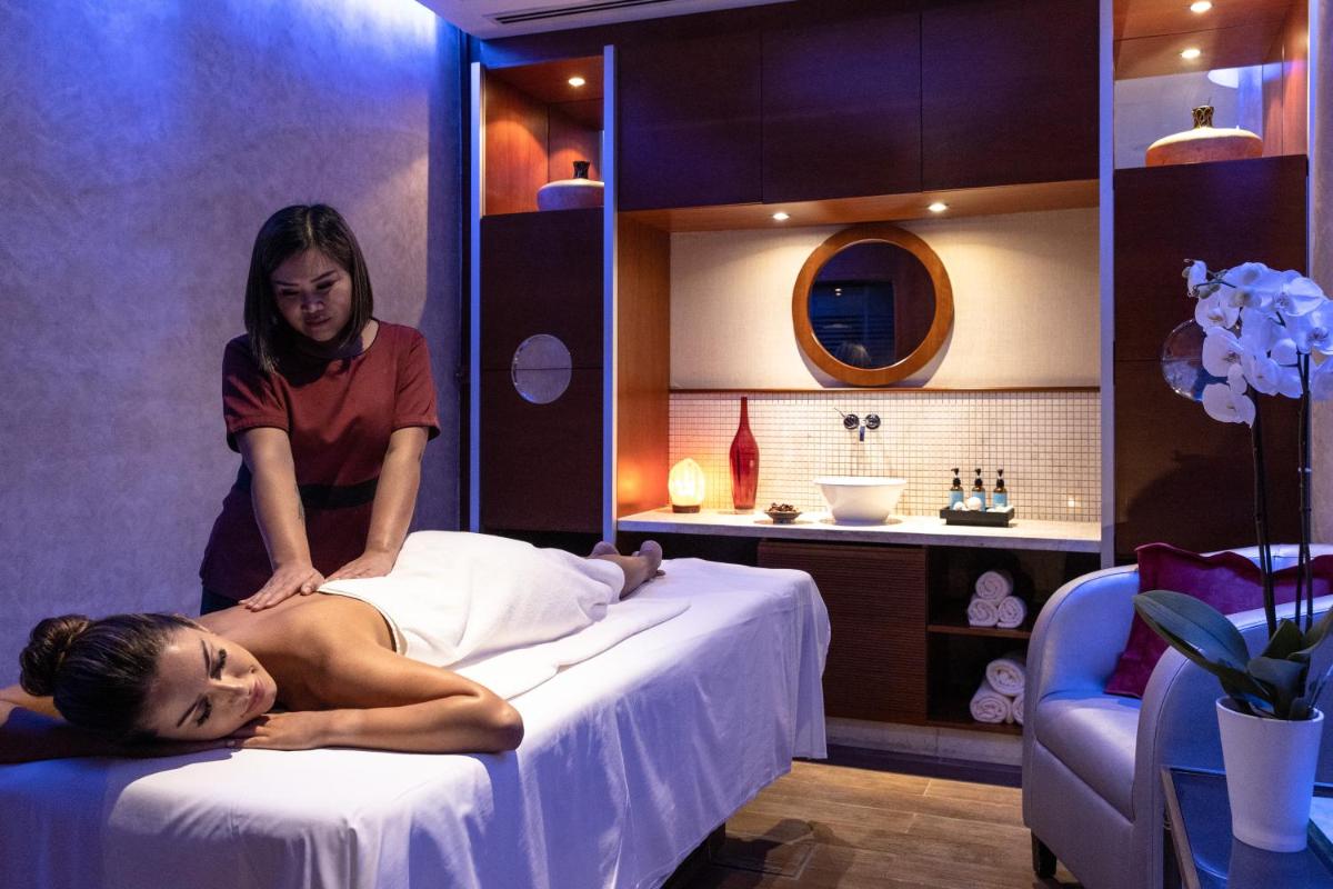 Jumeirah Emirates Towers Dubai