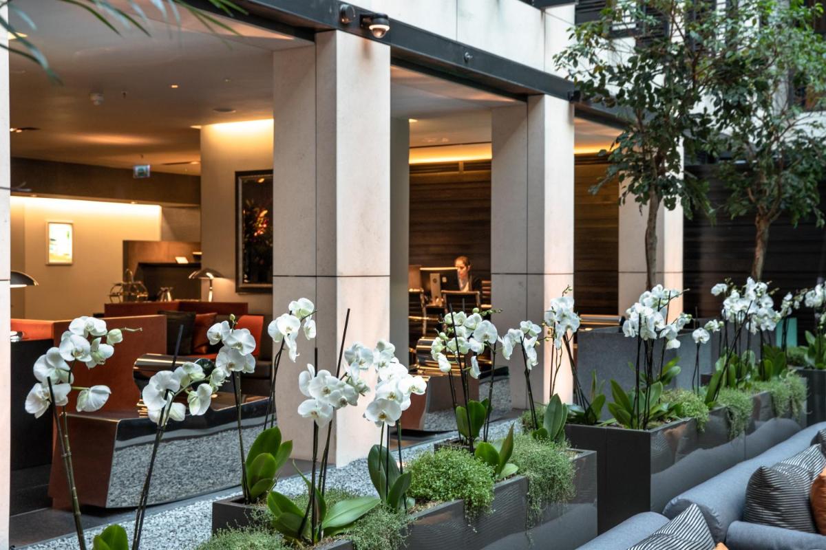 Grosvenor House Suites