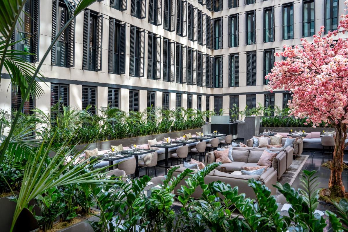 Grosvenor House Suites