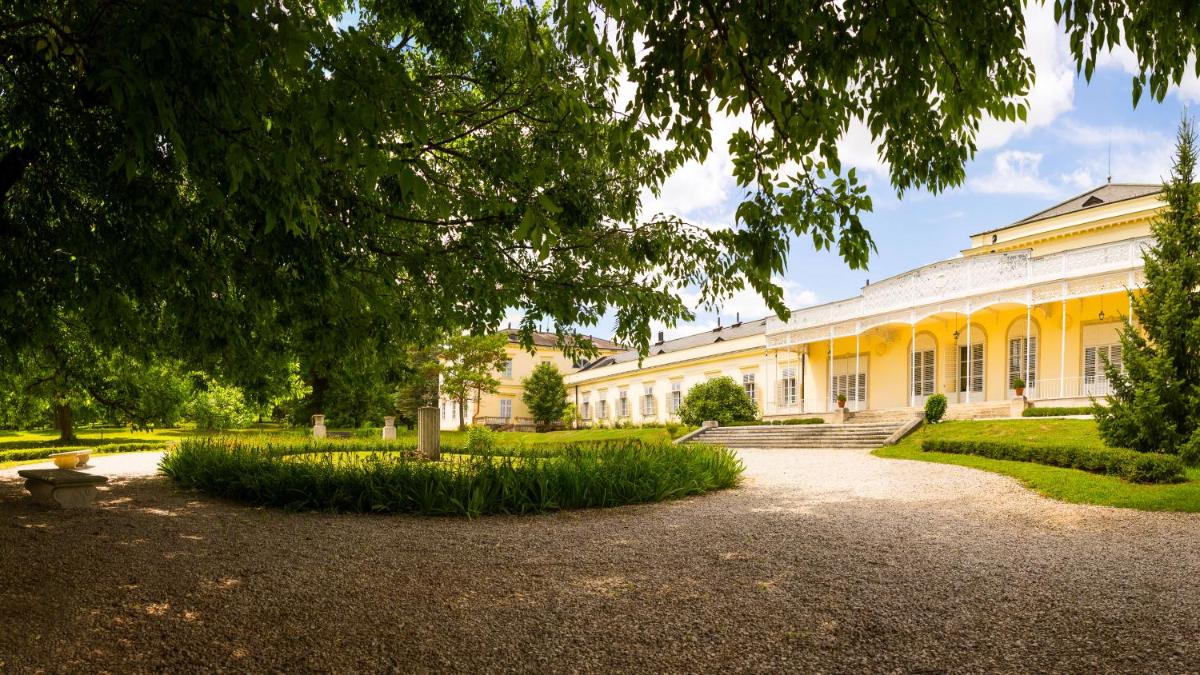 Károlyi Kastély Hotel & Restaurant