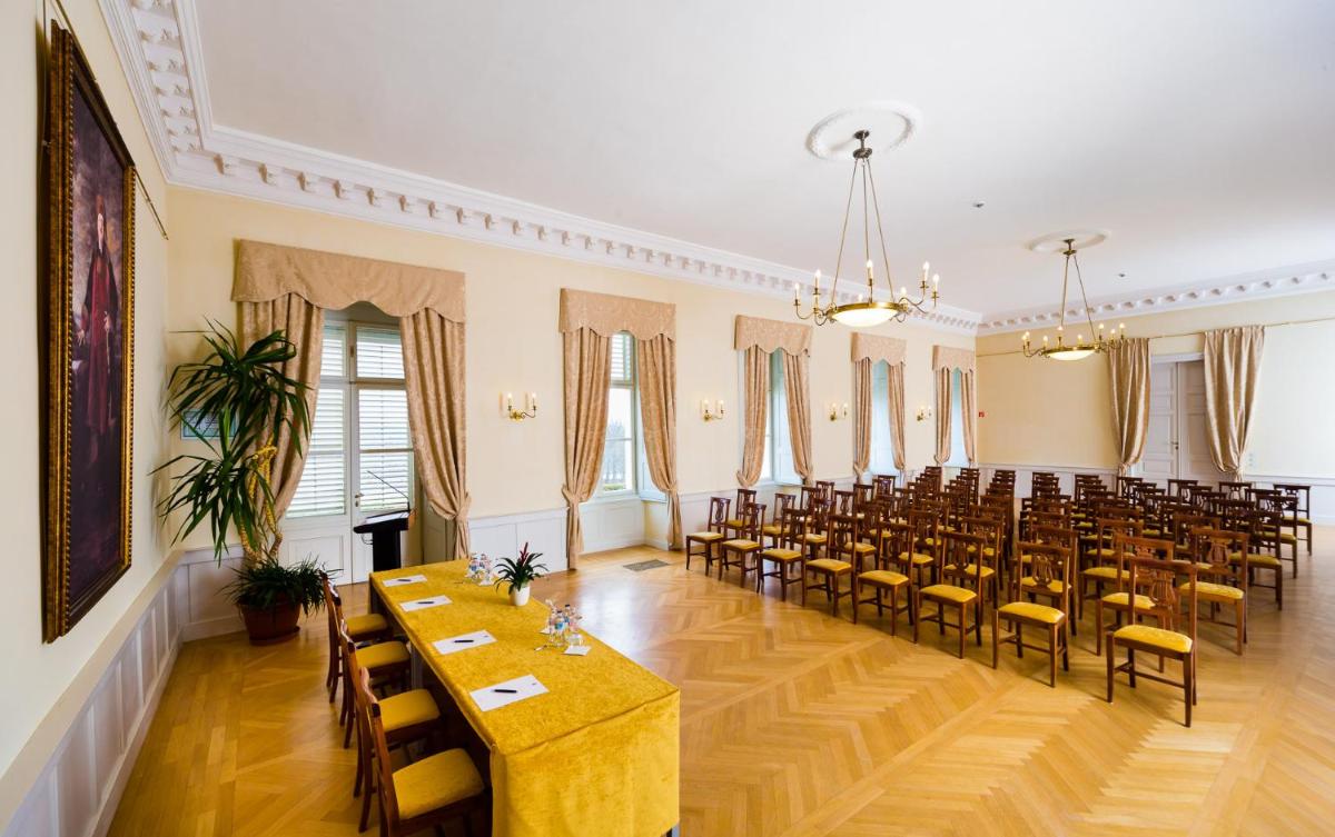 Károlyi Kastély Hotel & Restaurant