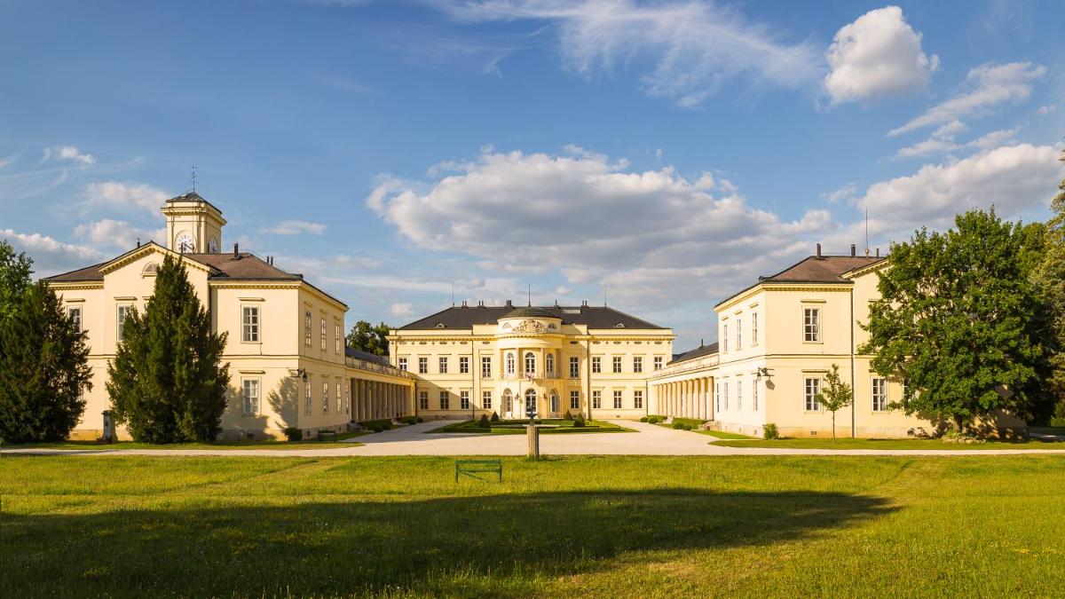 Károlyi Kastély Hotel & Restaurant