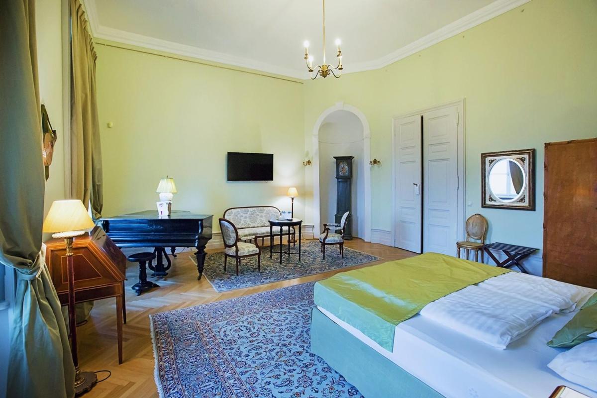 Károlyi Kastély Hotel & Restaurant