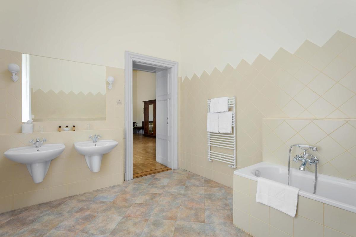 Károlyi Kastély Hotel & Restaurant