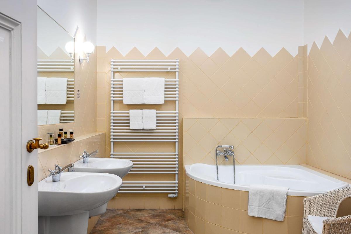 Károlyi Kastély Hotel & Restaurant