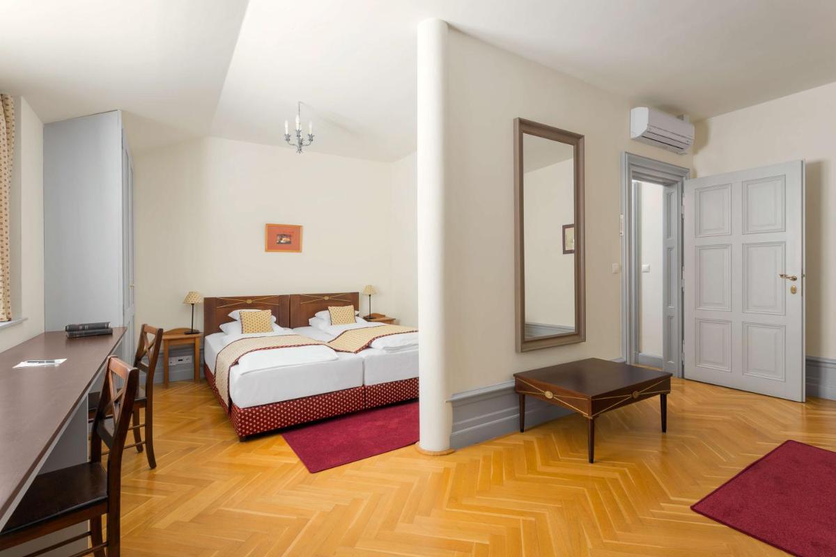 Károlyi Kastély Hotel & Restaurant