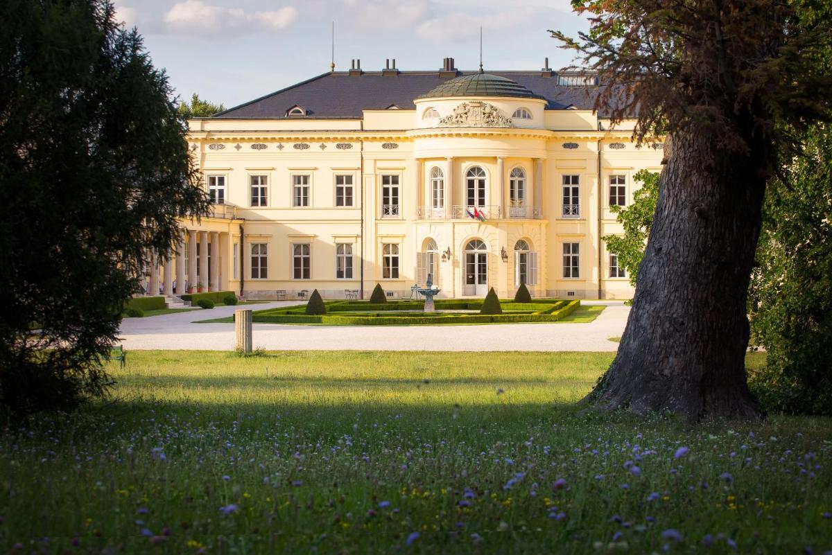 Károlyi Kastély Hotel & Restaurant