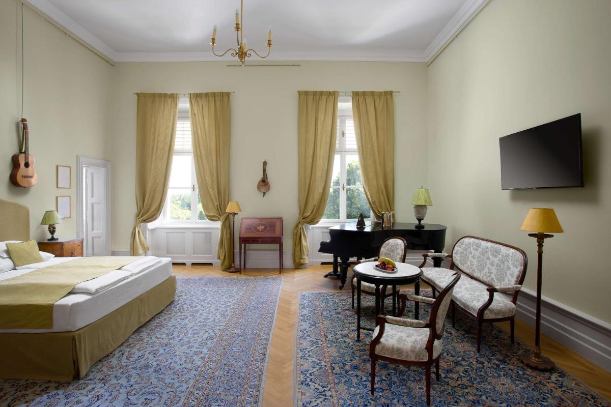 Károlyi Kastély Hotel & Restaurant