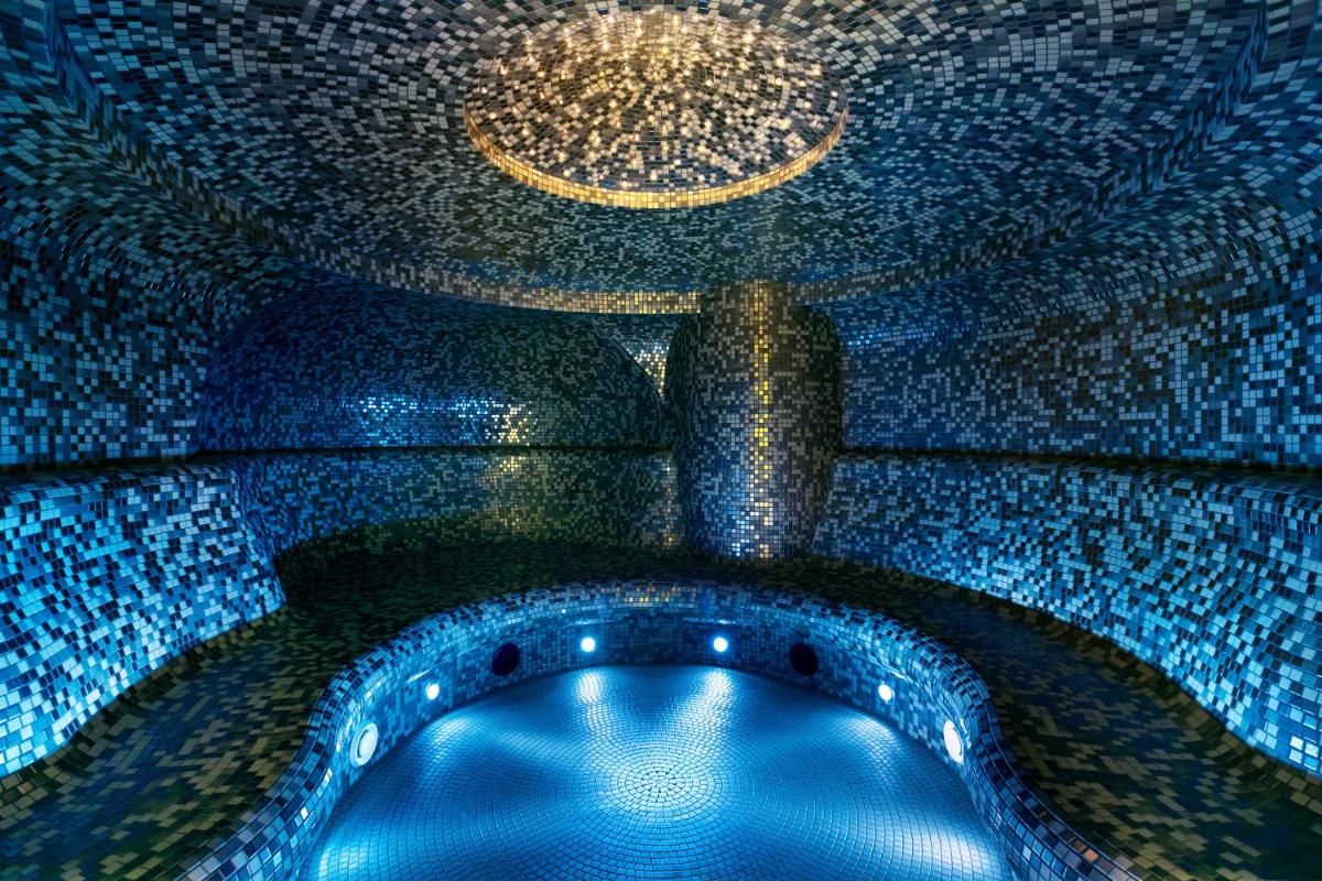 Grand Hotel Vilnius, Curio Collection by Hilton