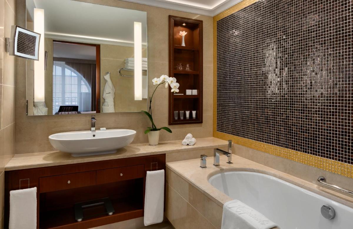 Grand Hotel Vilnius, Curio Collection by Hilton