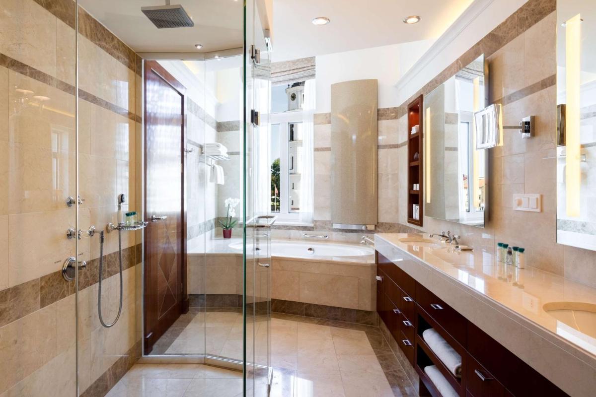 Grand Hotel Vilnius, Curio Collection by Hilton