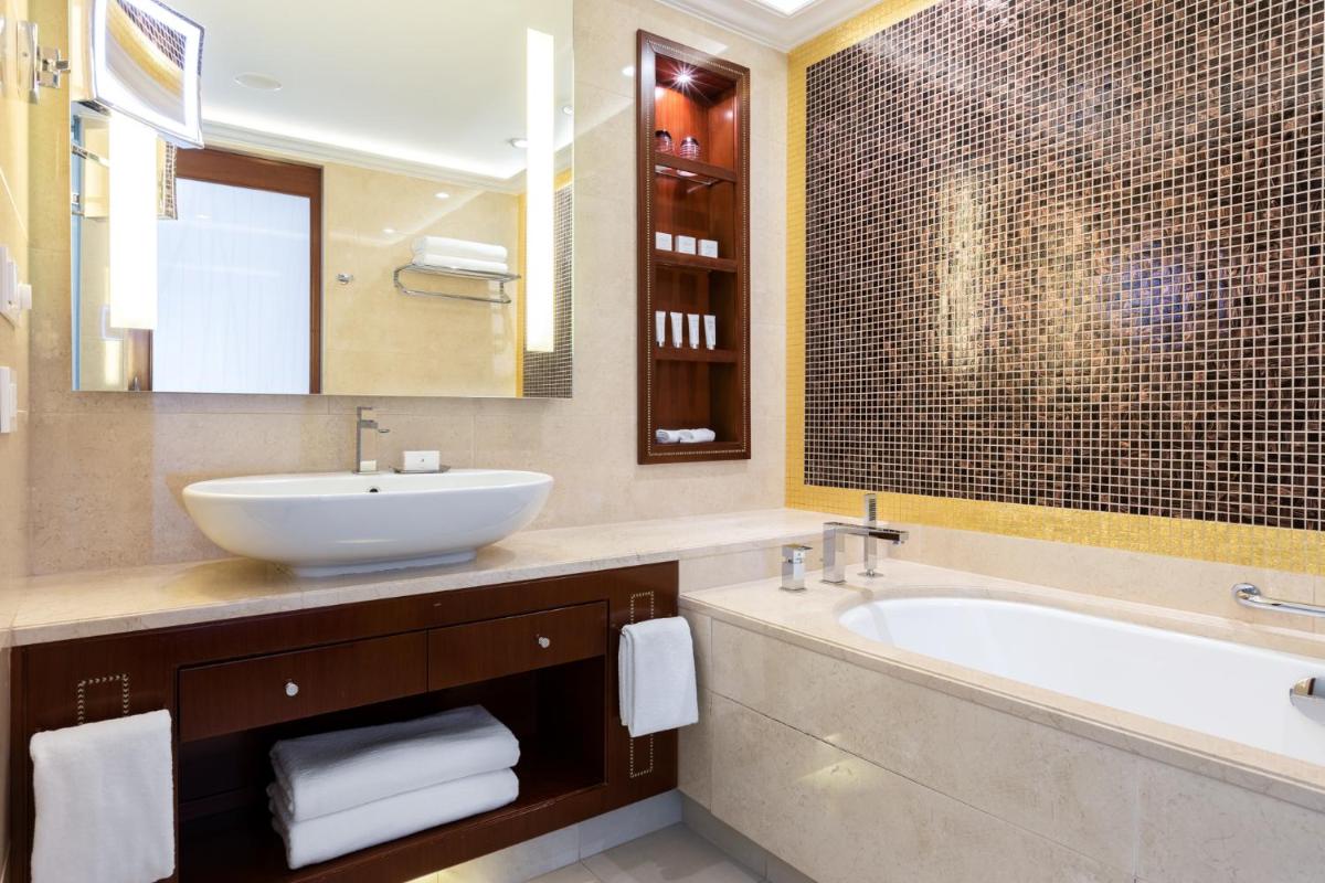 Grand Hotel Vilnius, Curio Collection by Hilton