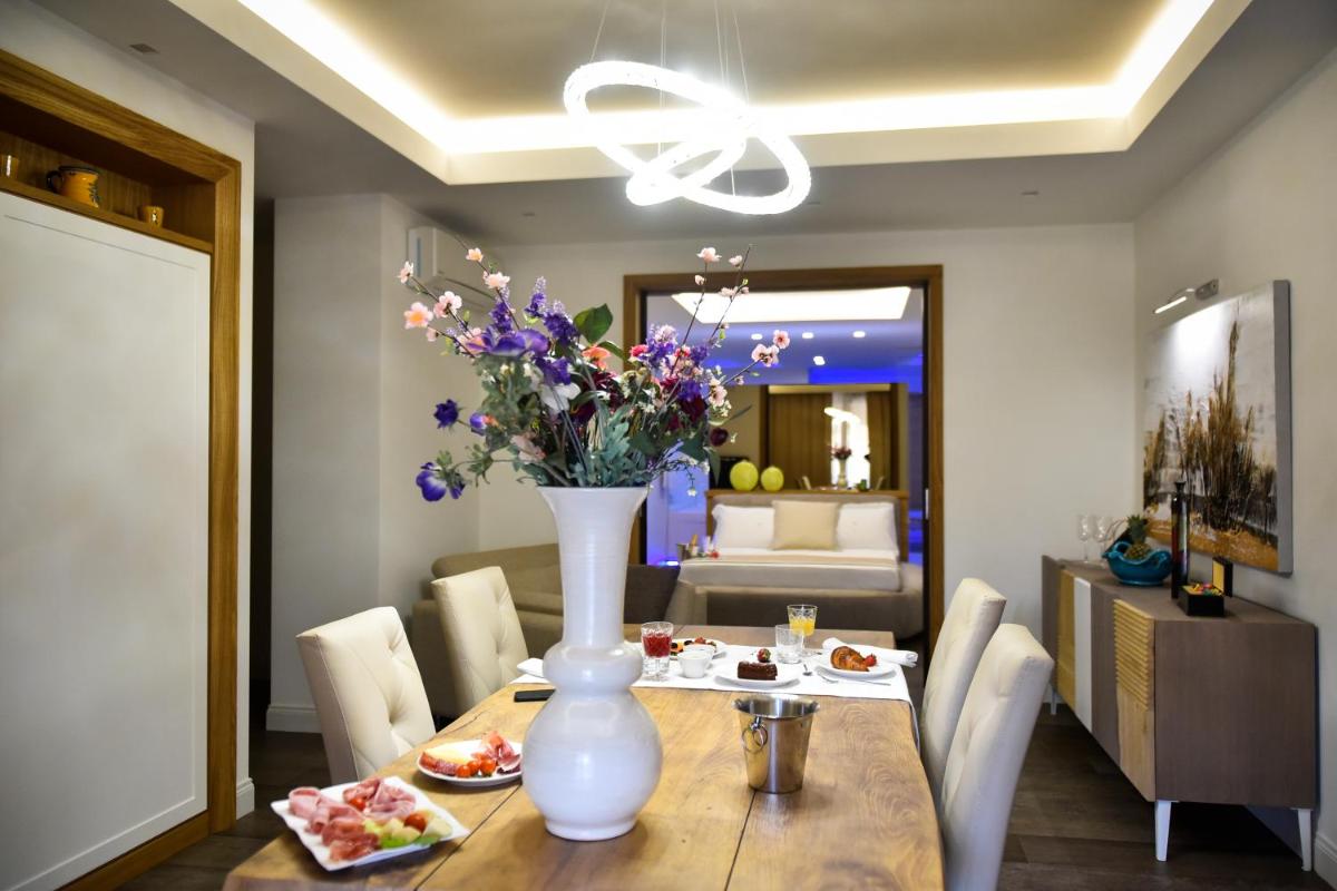 Kete Deluxe Rooms