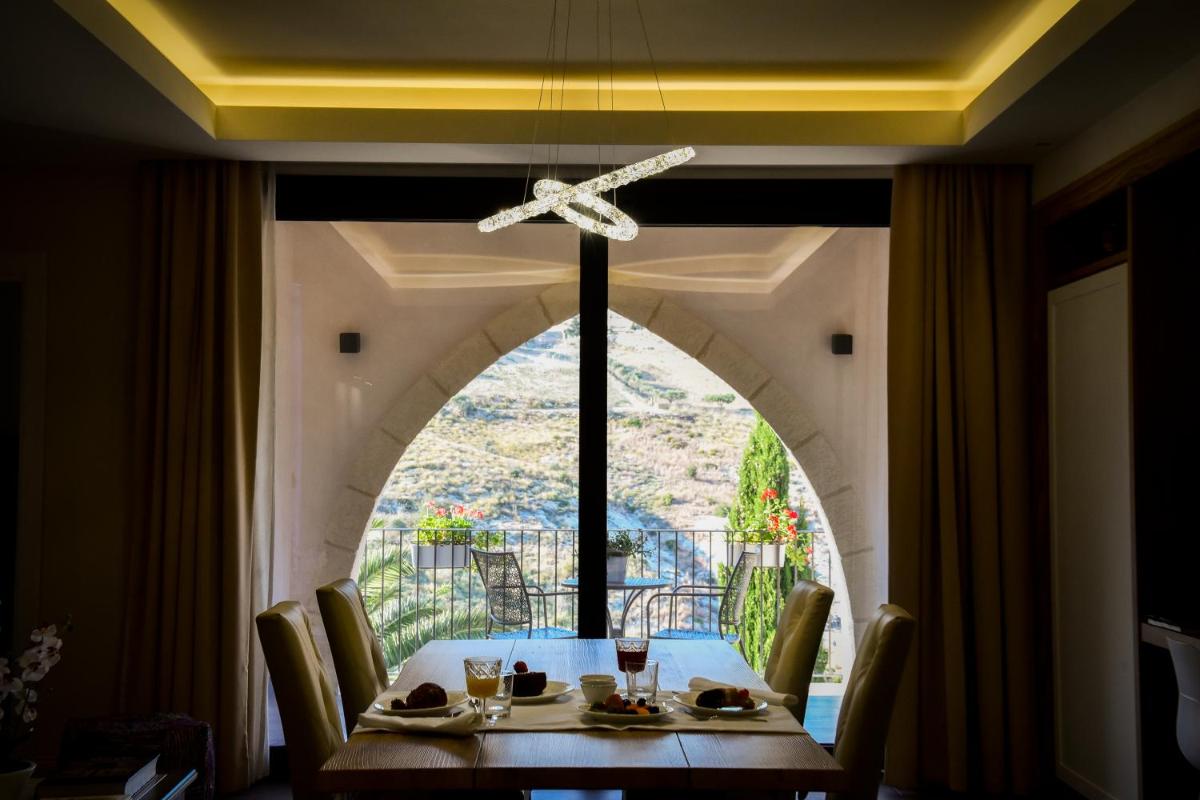 Kete Deluxe Rooms