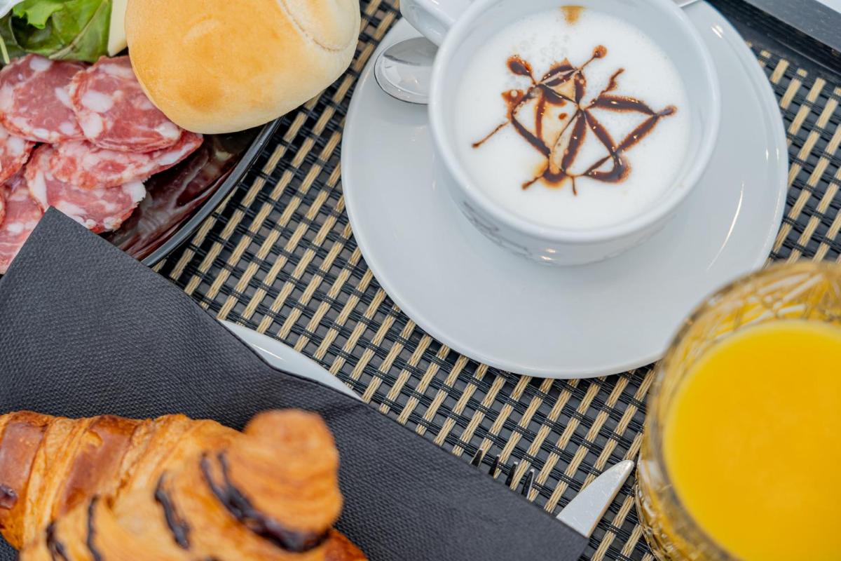 HOTIDAY Olbia Wallure