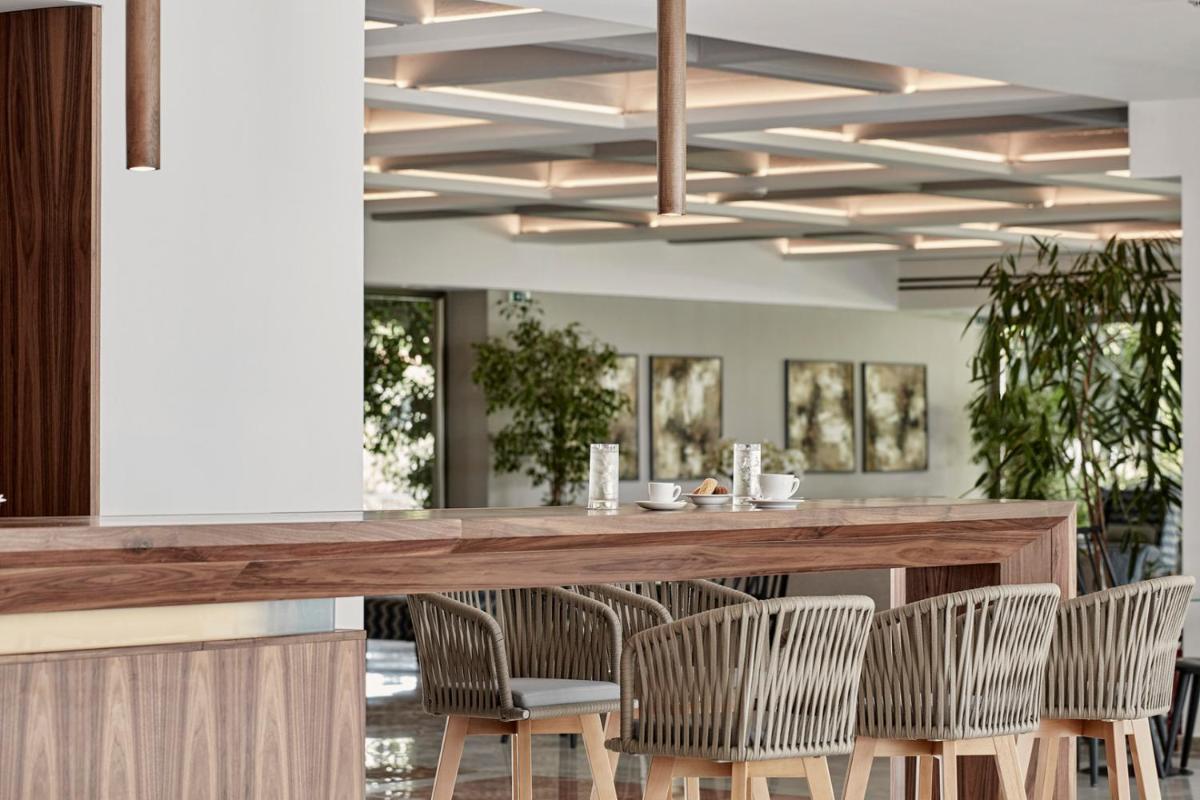 Kontokali Bay Resort & Spa