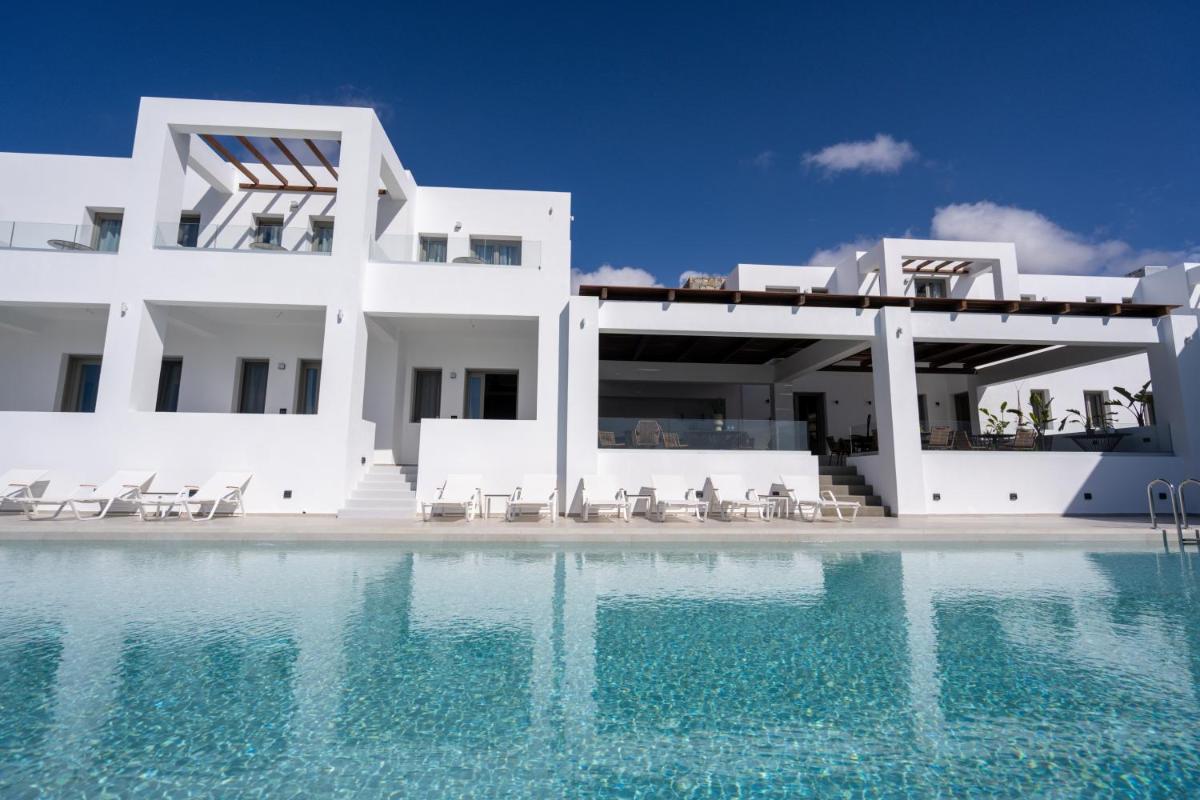 Kouros Blanc Resort & Suites