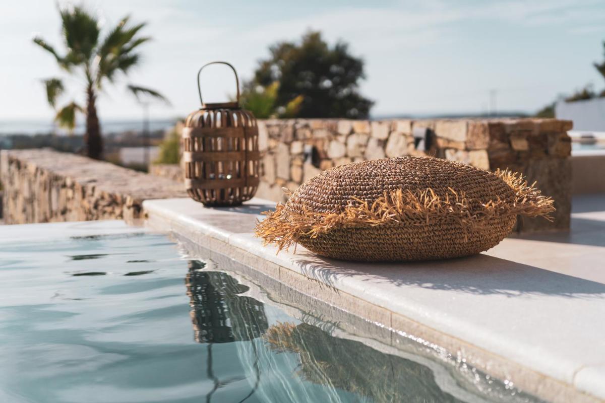 Kouros Blanc Resort & Suites