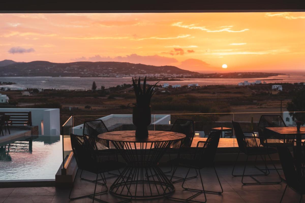 Kouros Blanc Resort & Suites