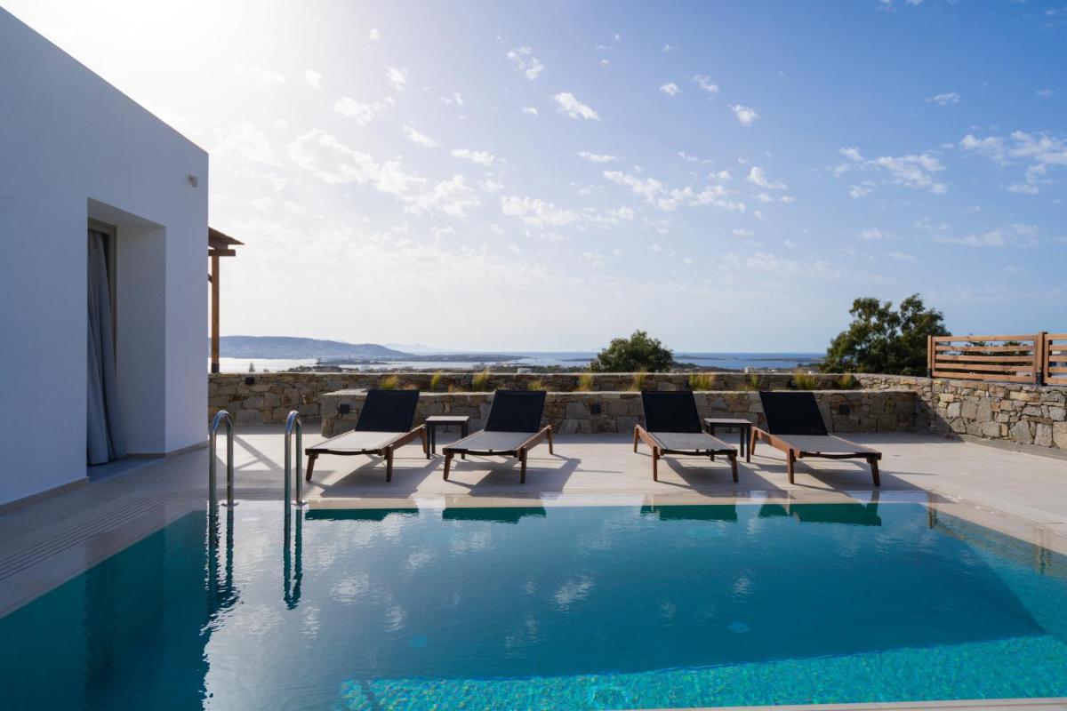 Kouros Blanc Resort & Suites