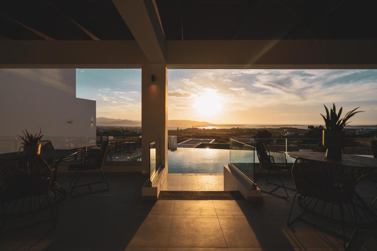 Kouros Blanc Resort & Suites