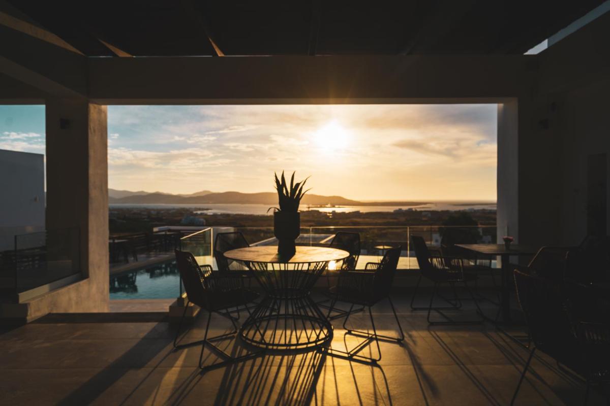 Kouros Blanc Resort & Suites