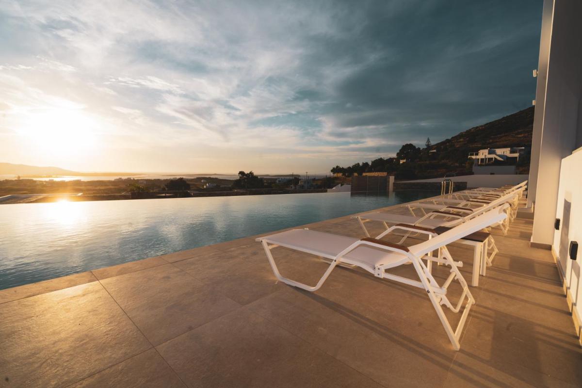 Kouros Blanc Resort & Suites