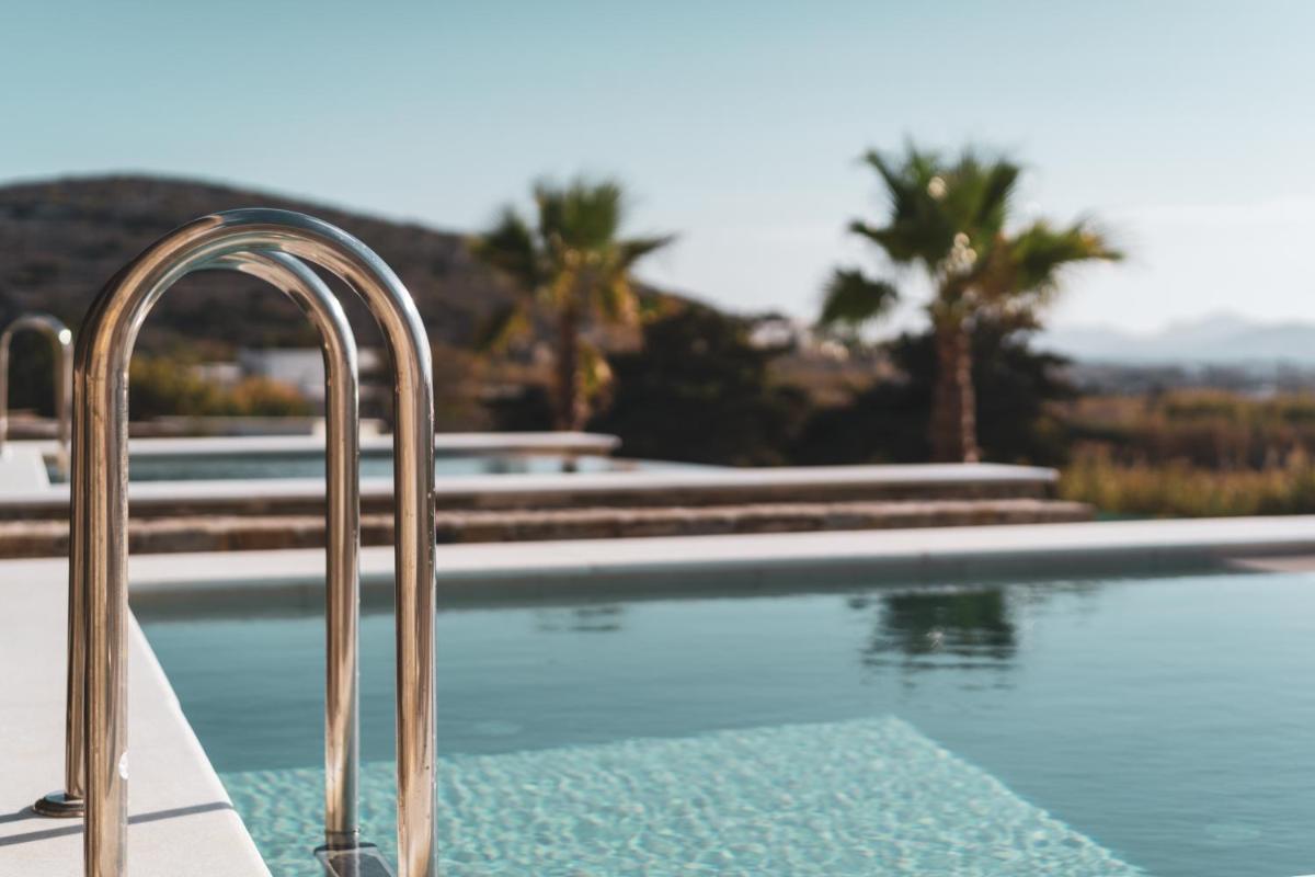 Kouros Blanc Resort & Suites