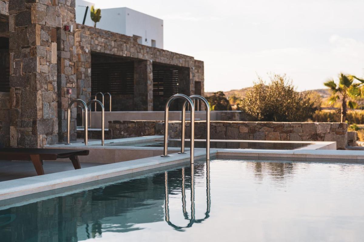 Kouros Blanc Resort & Suites
