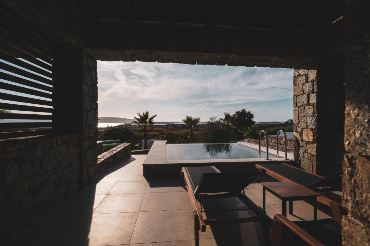 Kouros Blanc Resort & Suites