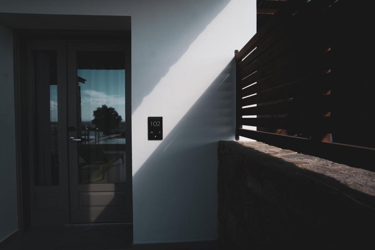 Kouros Blanc Resort & Suites