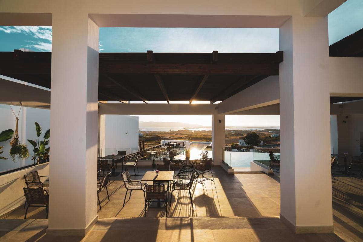 Kouros Blanc Resort & Suites