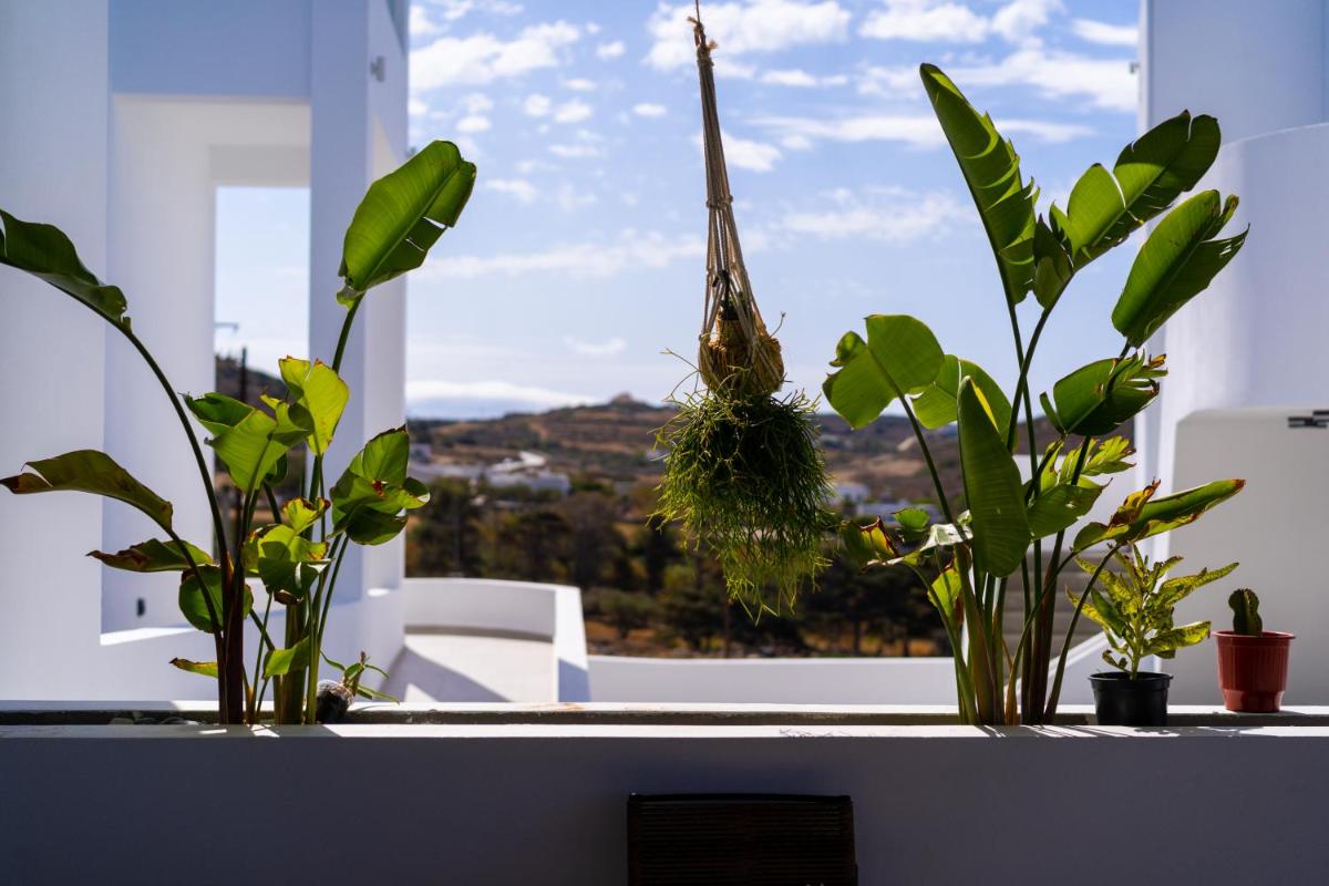 Kouros Blanc Resort & Suites
