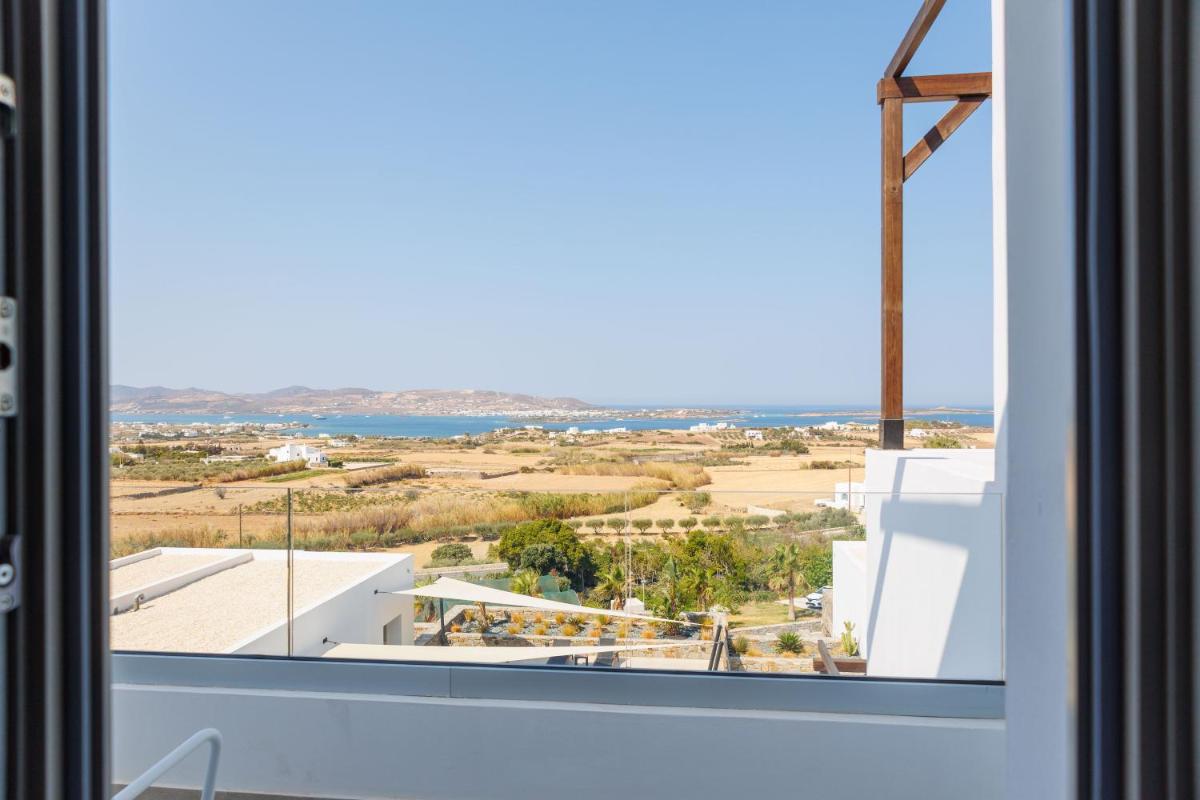Kouros Blanc Resort & Suites