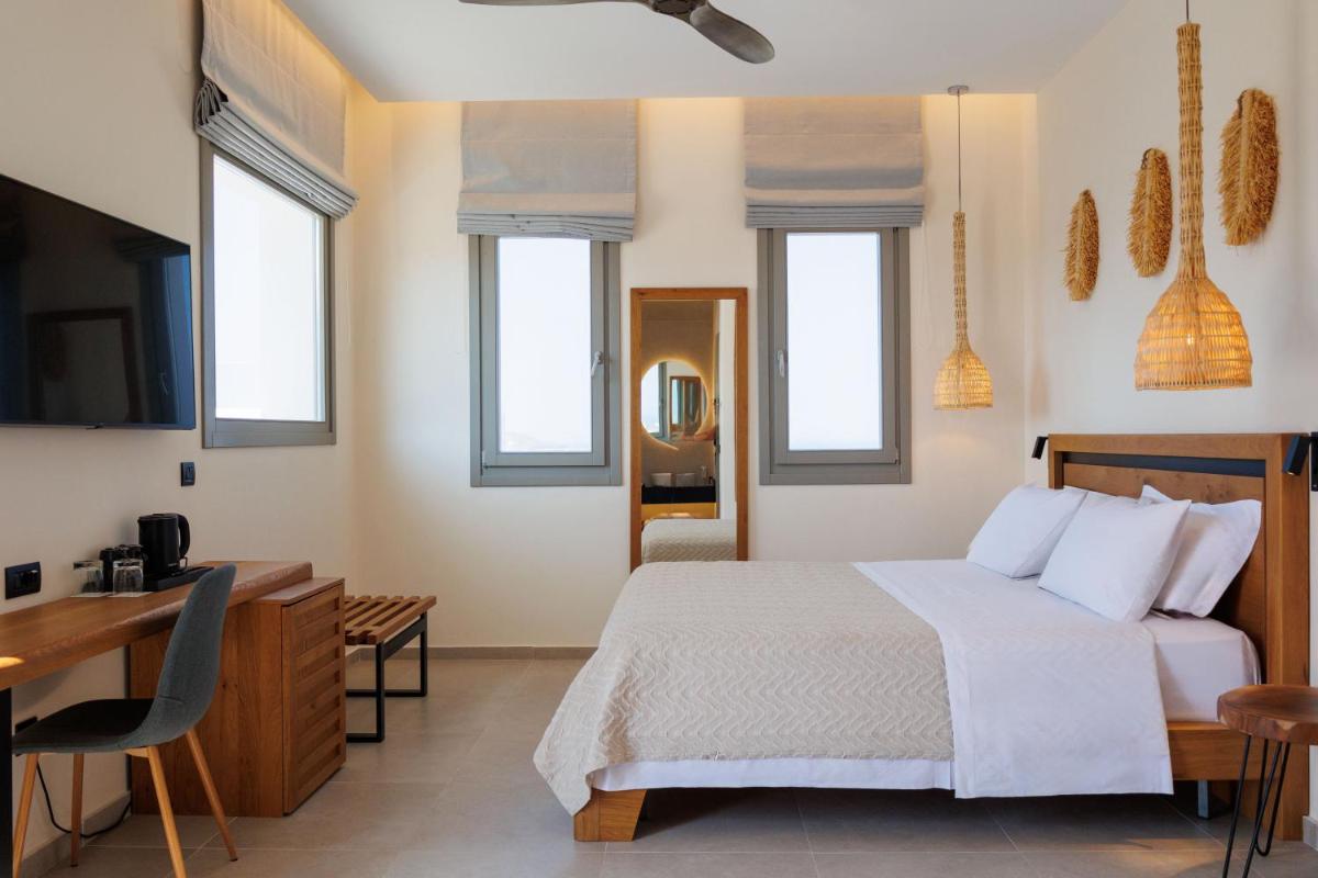 Kouros Blanc Resort & Suites