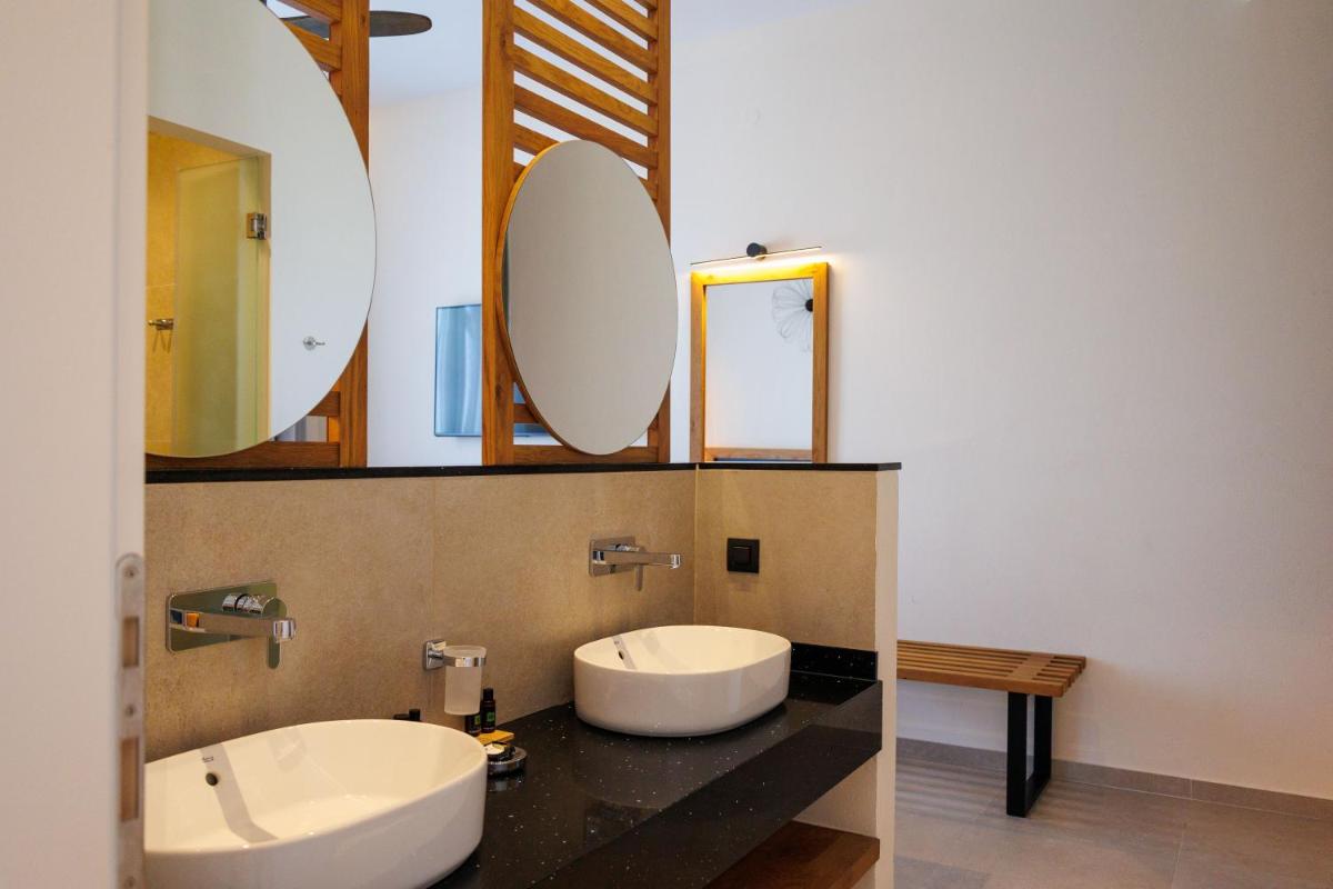 Kouros Blanc Resort & Suites