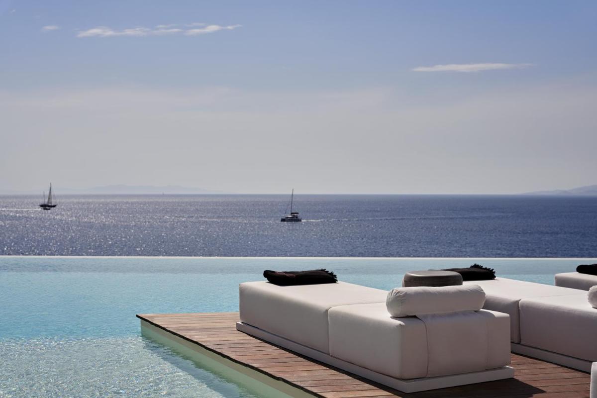 Kouros Hotel & Suites