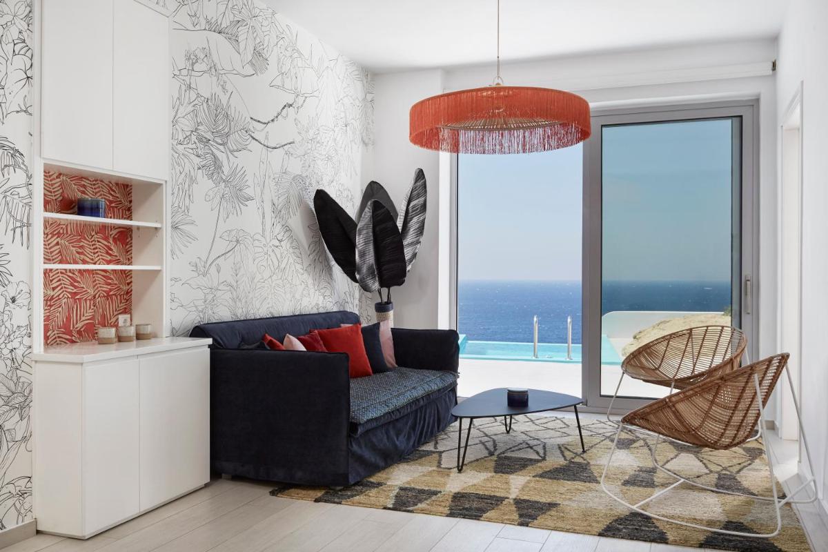 Kouros Hotel & Suites