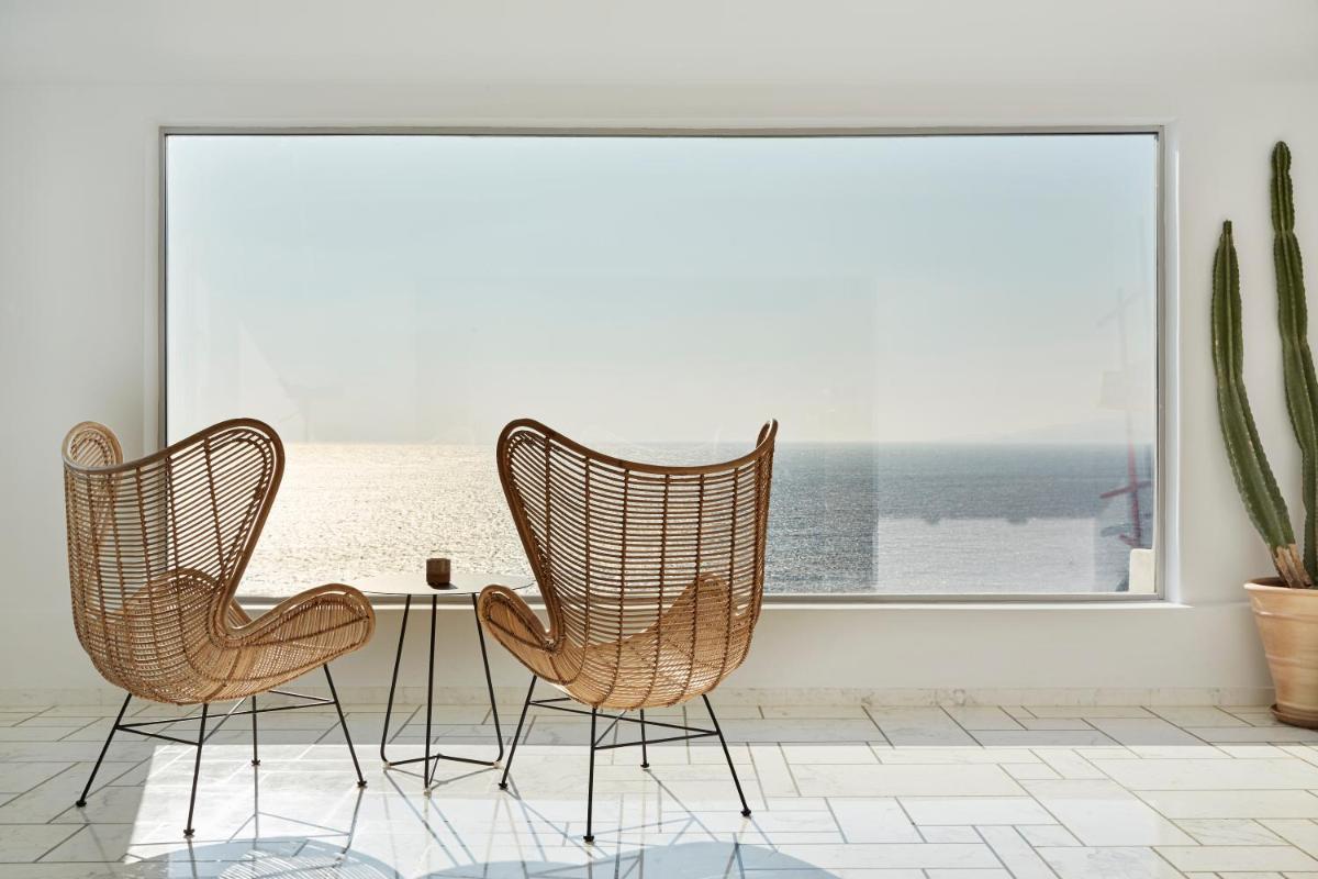 Kouros Hotel & Suites