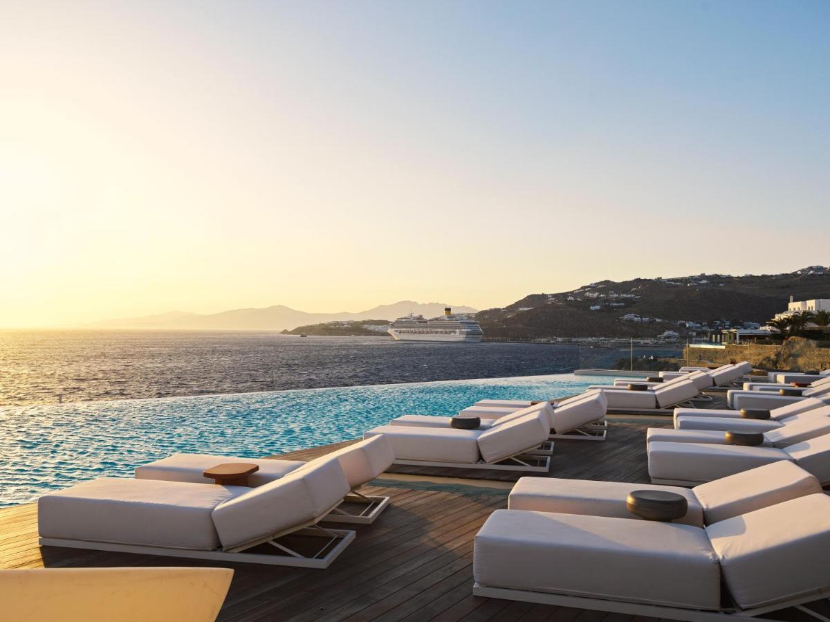 Kouros Hotel & Suites