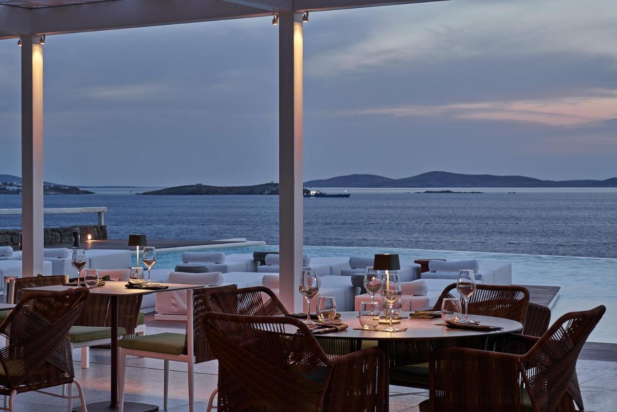 Kouros Hotel & Suites