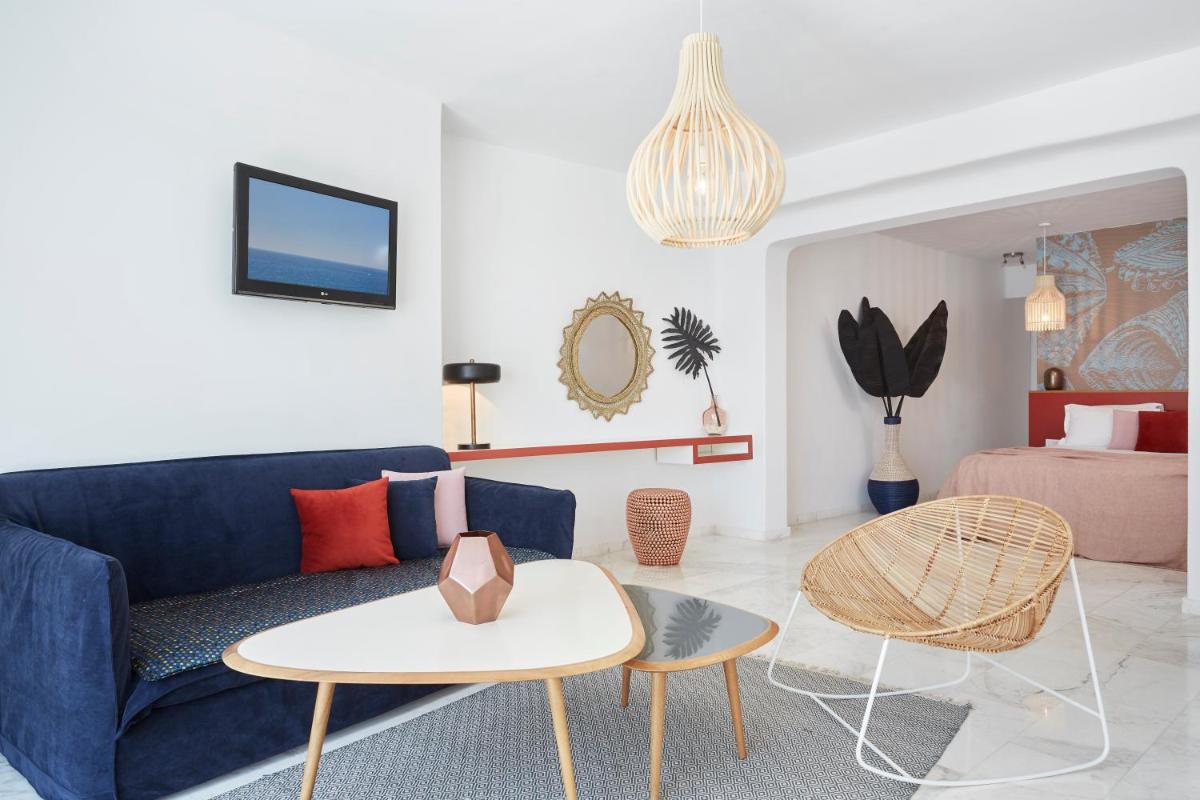 Kouros Hotel & Suites