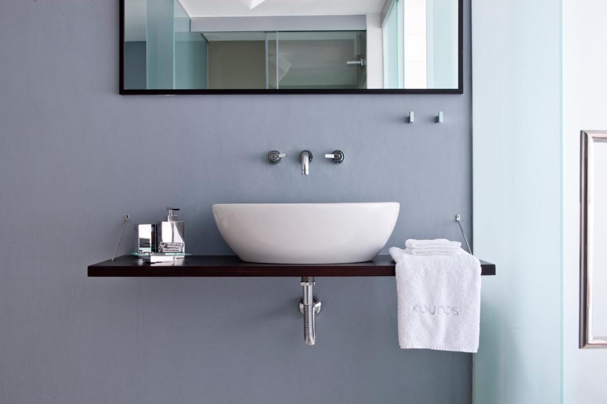 Kouros Hotel & Suites