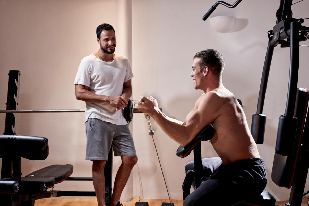 Kouros Hotel & Suites