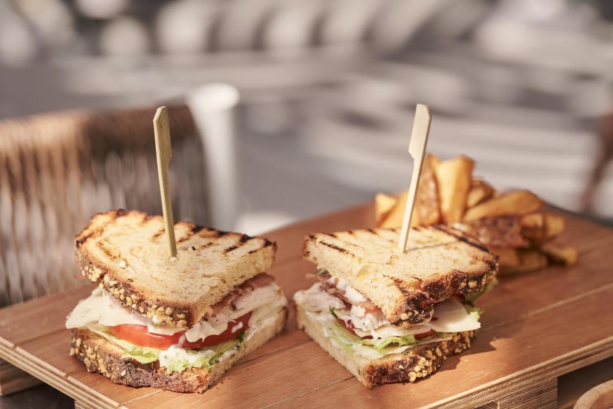 Kouros Hotel & Suites