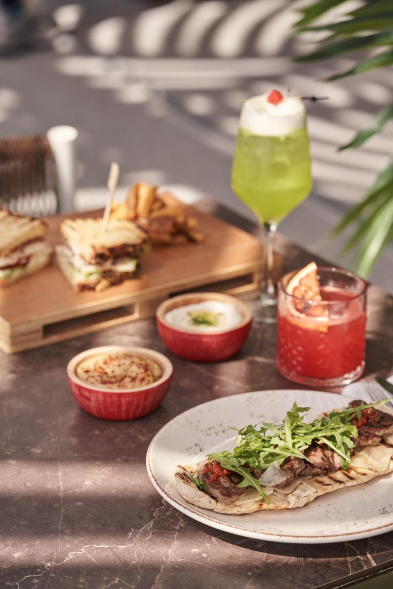 Kouros Hotel & Suites