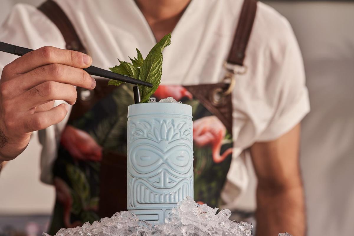 Kouros Hotel & Suites