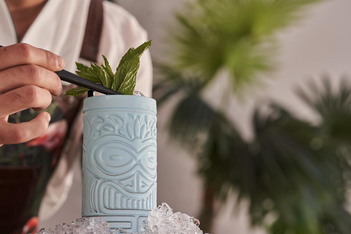 Kouros Hotel & Suites